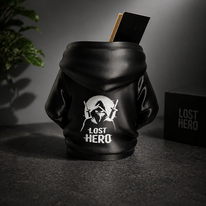 Stiftehalter im Hoodie-Design Spezial Edition "Lost Hero"
